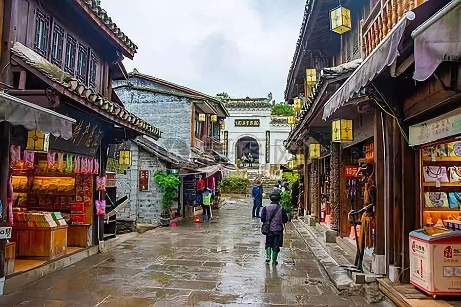 小球进黑洞